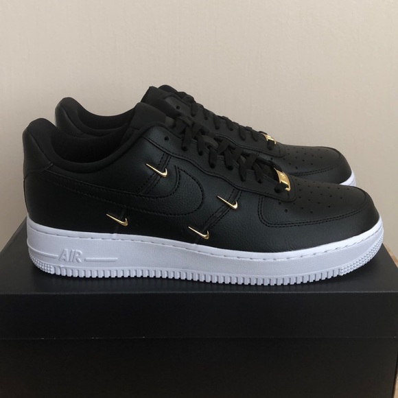 Nike Shoes - 🖤🤍NIKE AIR FORCE 1 ‘07 LX SNEAKERS🤍🖤